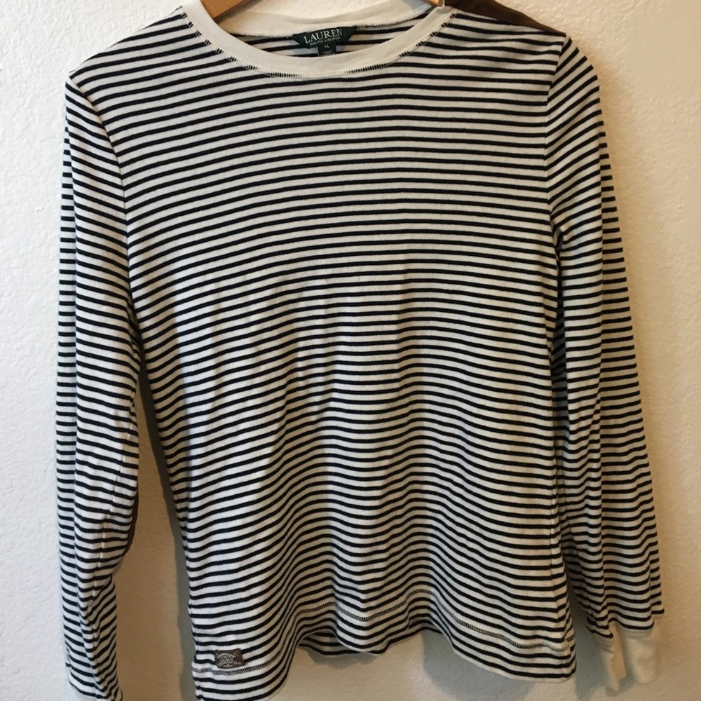 Long sleeve black/white striped shirt Xl